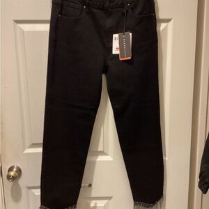 Elegant Black Cropped Jeans